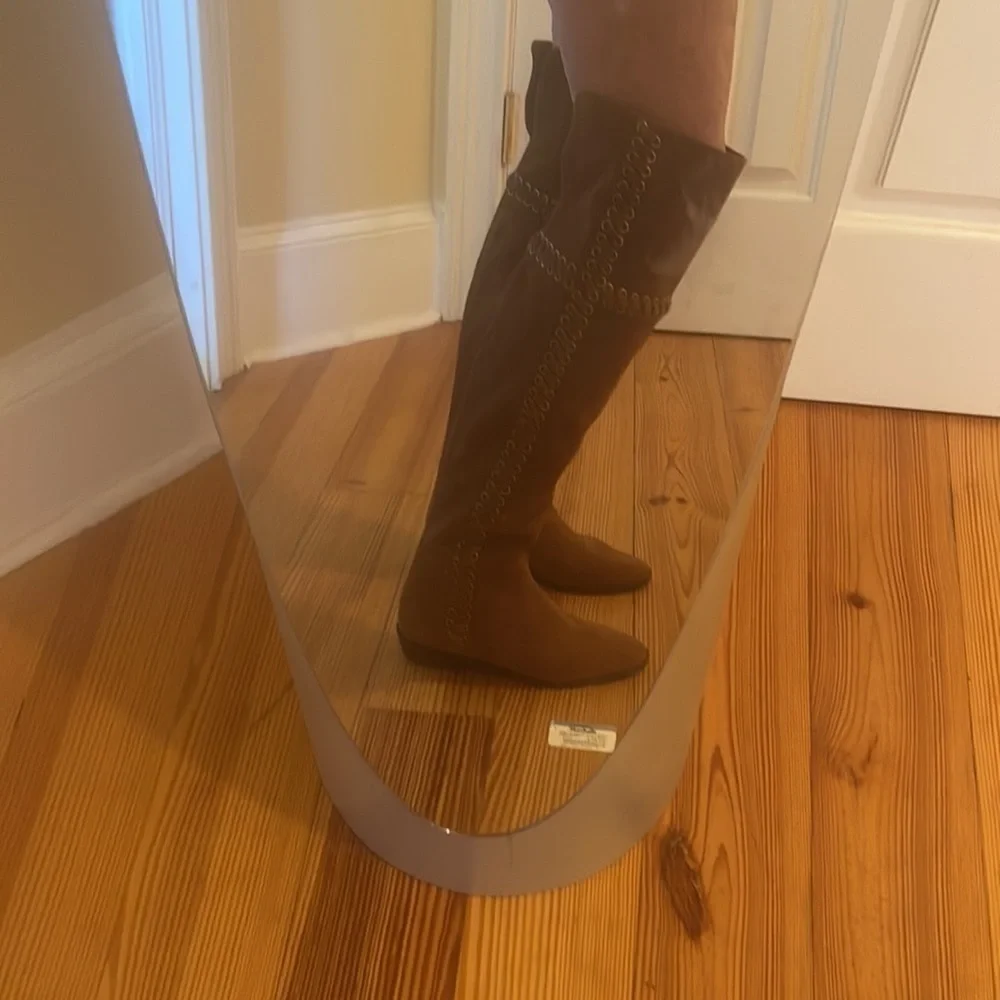 Michael Kors  🎉HP🎉🎈Sale🎈tan high suede boots   SALE
